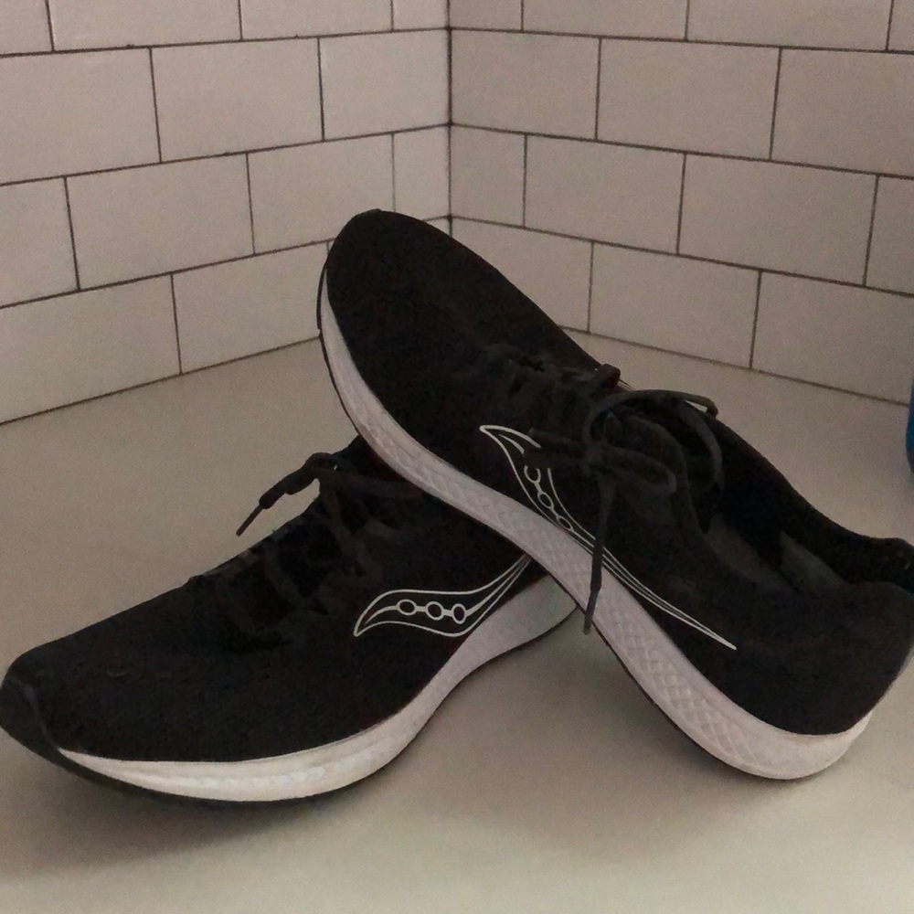 Men’s Saucony US Size 11 Black Sneakers worn once